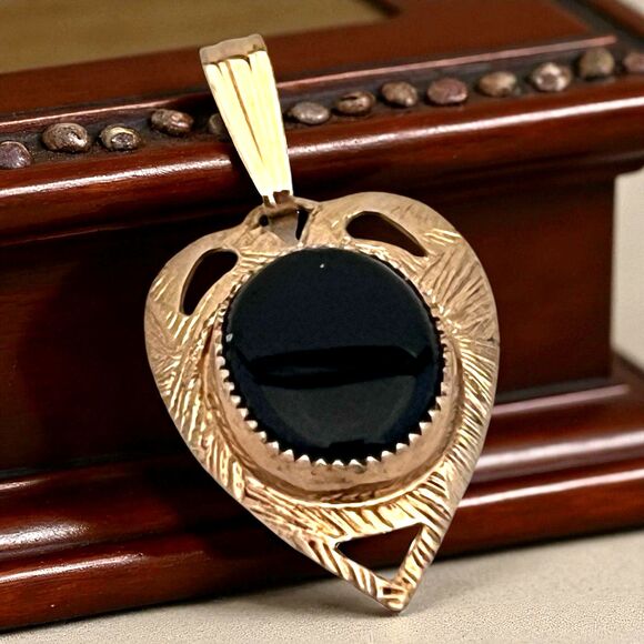 Vintage Gold Filled Pendant Black Cabochon Textured Mid Century Modern  7S - Picture 1 of 7